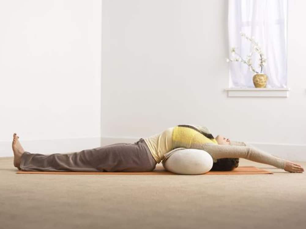 首圖 6 睡前瑜珈,枕頭瑜珈,失眠瑜珈,失眠,睡眠品質,Pillow Yoga