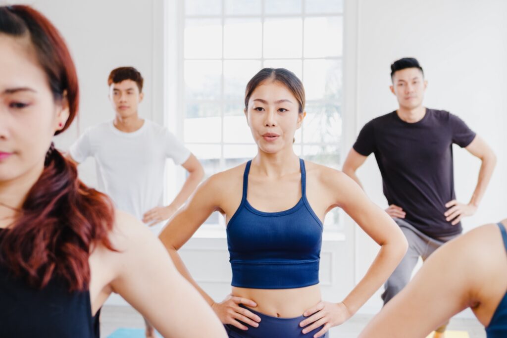 asian attractive people practicing yoga lesson wit 2024 11 02 10 29 56 utc 瑜珈教學,瑜珈口令,瑜珈老師,瑜珈課堂