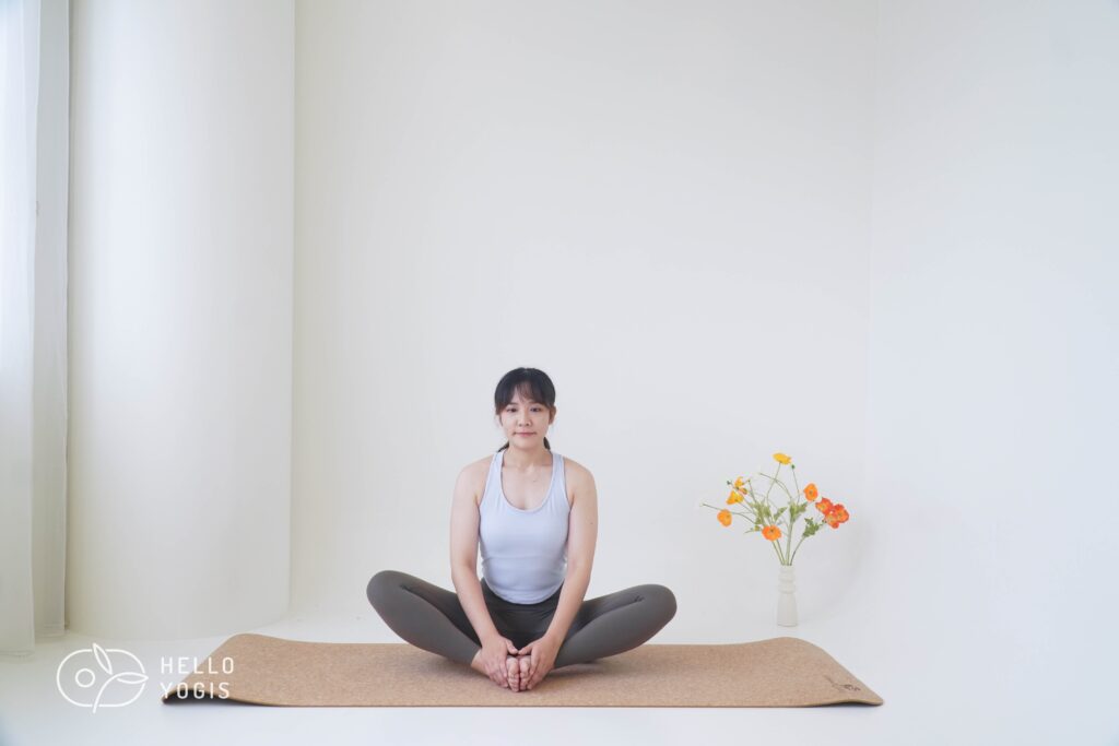 Butterfly Pose 瑜珈疼痛,下犬式手腕痛,瑜珈受傷,低弓步膝蓋痛,眼鏡蛇式腰痛,前彎下背痛