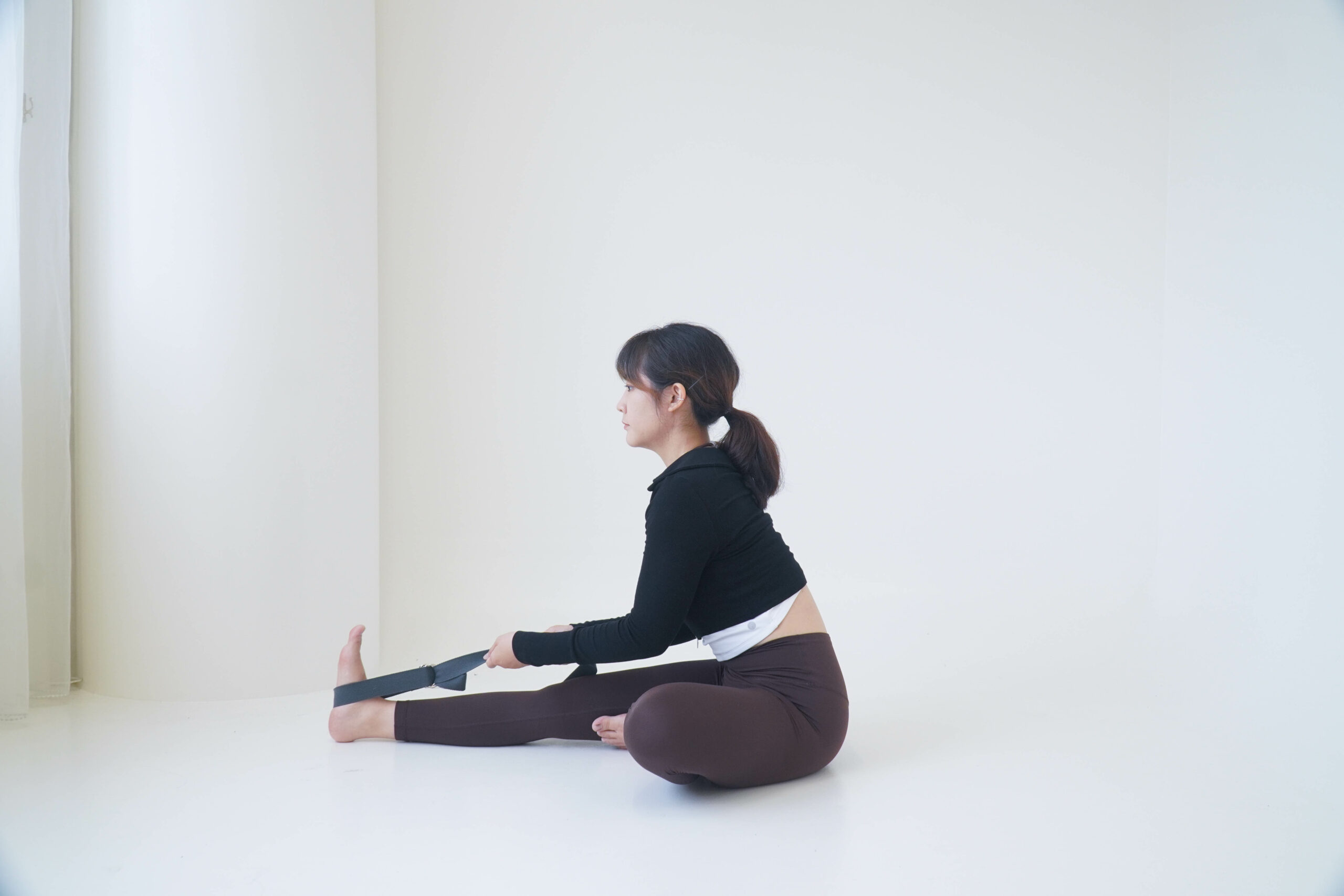 DSC02232 scaled 腳抽筋,懷孕後期,懷孕水腫,懷孕抽筋,抽筋伸展,懷孕後期小腿抽筋,孕婦瑜珈