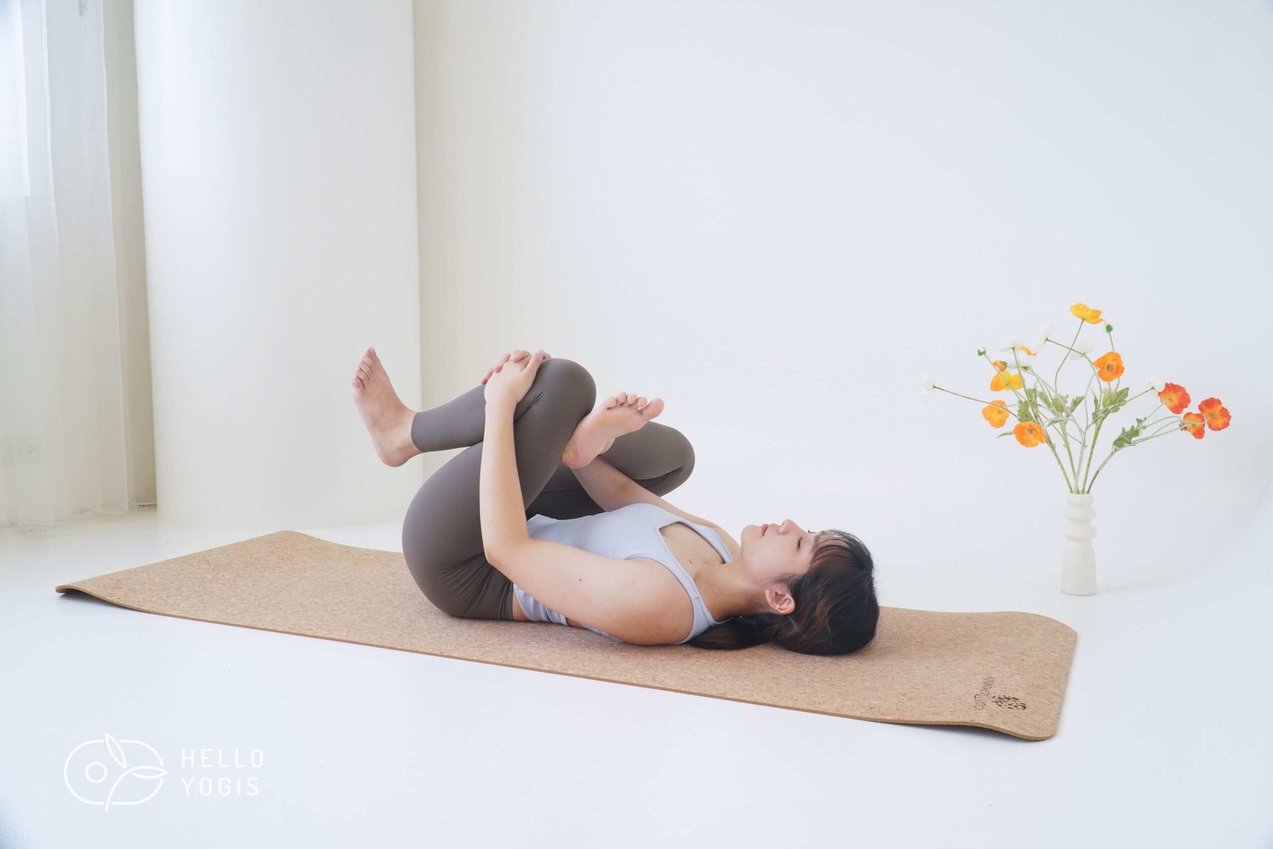 Reclined Pigeon Pose1 scaled 梨狀肌,梨狀肌症候群,坐骨神經痛,屁股痛,梨狀肌瑜珈,久坐瑜珈