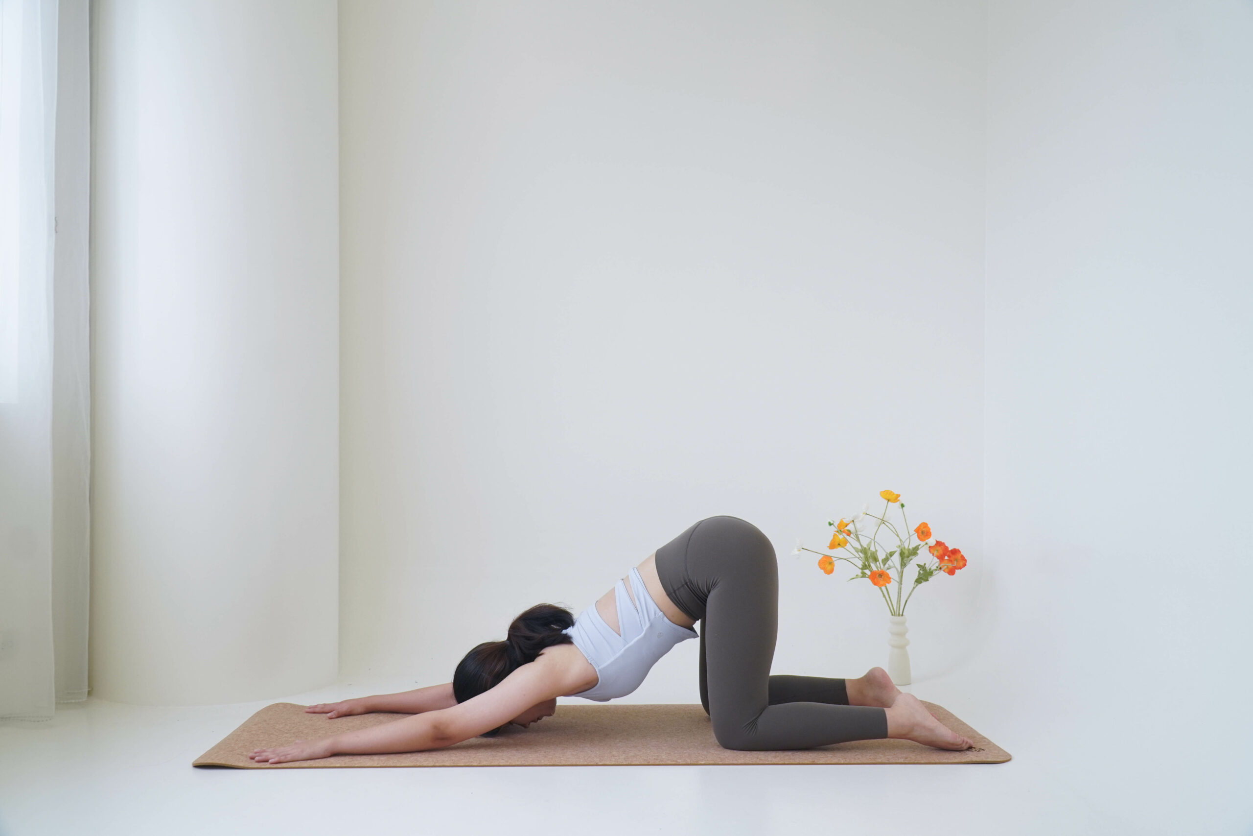 Extended Puppy Pose scaled 孕婦瑜珈,孕婦瑜珈動作,懷孕後期